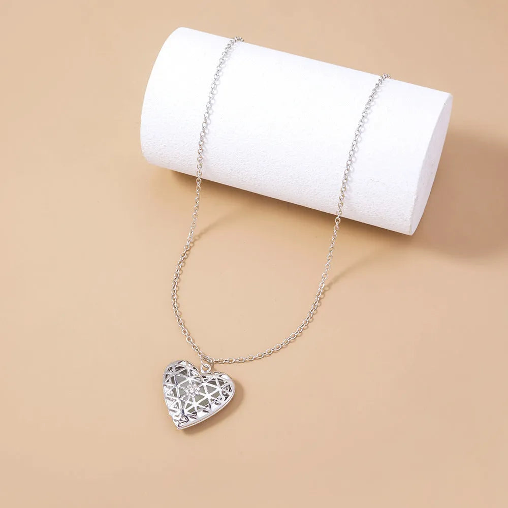 European And American Hollow Luminous Heart Necklace Pendant - Bellarte Enchanté European And American Hollow Luminous Heart Necklace Pendant